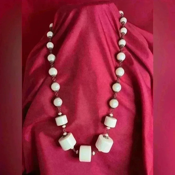 Funky Vintage large cream beaded  necklace - Picture 1 of 7